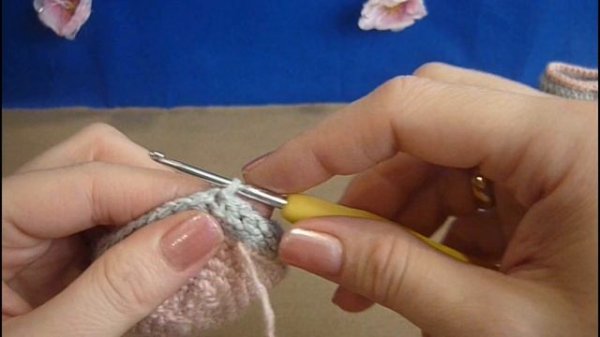 Вяжем обувь для куклы. МК. Сапожки крючком.