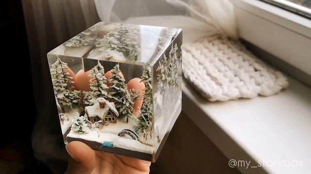 Cozy winter diorama: forest cabin and river смотреть онлайн