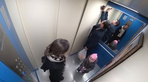 Пранк. Портрет Путина в Лифте. Жители подъезда в шоке.