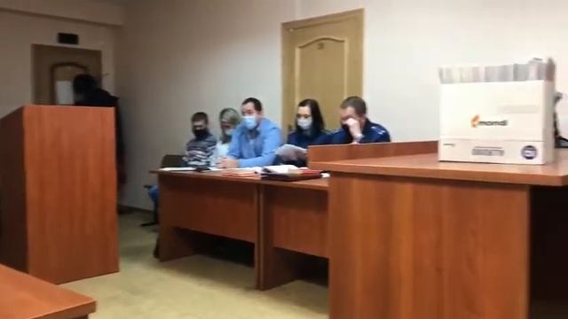 В Туле проходят слушания по делу об упавших на 10-летнюю девочку футбольных воротах смотреть онлайн