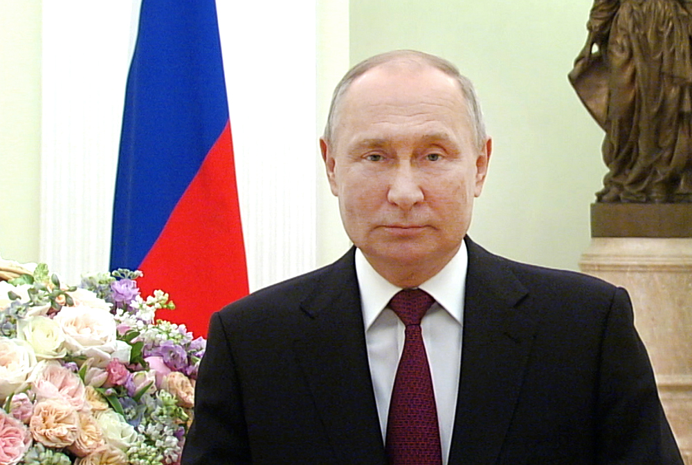Путин поздравил женщин с 8 марта / События на ТВЦ смотреть онлайн