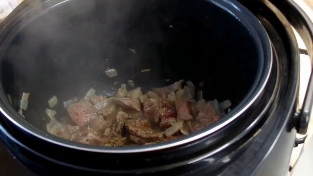 Гуляш из говядины в мультиварке. Простой рецепт.( Beef goulash) смотреть онлайн