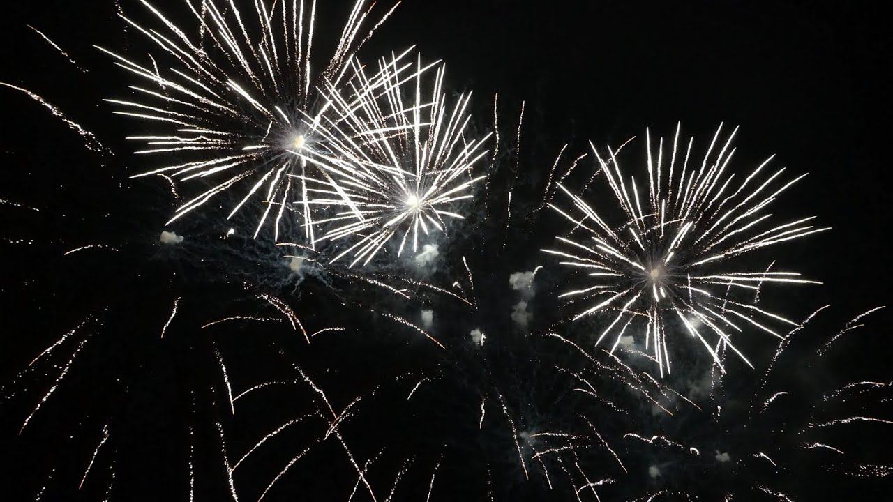 САЛЮТ НА ДЕНЬ ПОБЕДЫ 9 МАЯ 2022 ПОХВИСТНЕВО смотреть онлайн