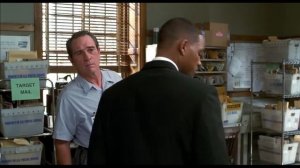 Чуть ли не все сотрудники почты инопланетяне !   Люди в чёрном 2  Men in Black II