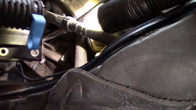 Replacing the air-oil separator on a 1999 Porsche Boxster смотреть онлайн