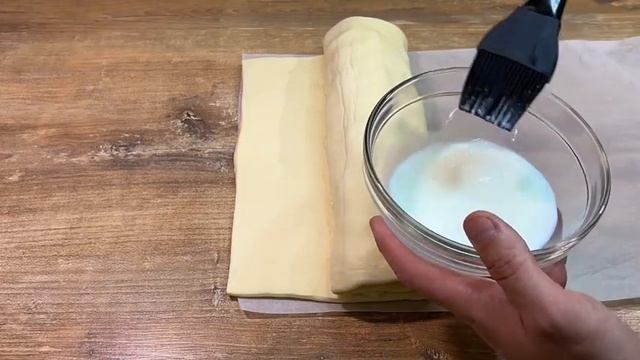 Хрустящие и воздушные БУЛОЧКИ из готового слоеного теста за 30 минут. ВКУСНО И БЫСТРО! смотреть онлайн