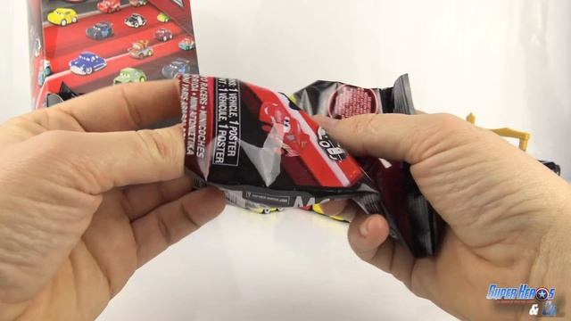 Cars 3 Mini Racers Boite Complète Micro Voitures Pochettes Surprise McQueen Jouet Toy Review смотреть онлайн