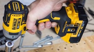 Винтовёрт DeWALT DCF887N (импульсный шуруповерт