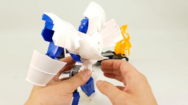 Power Magnetic Transformers Robot VS Disney Cars McQueen Robot Toy Transformation смотреть онлайн