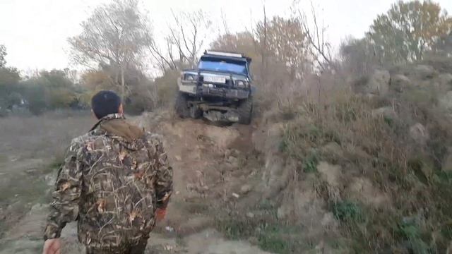 Nissan Patrol - вот что значит 35" против Mitsubishi Pajero Wagon 31" смотреть онлайн