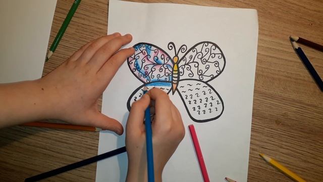 Рисуем БАБОЧКУ. Как красиво раскрасить цветными карандашами смотреть онлайн