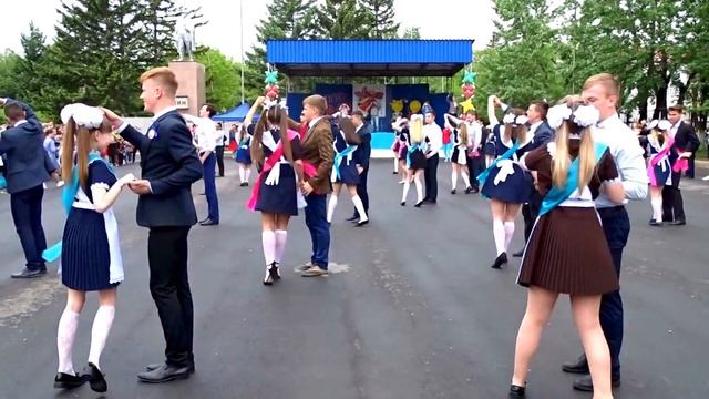 Прощальный вальс выпускников 2018г.,на последнем звонке. (авт.Игорь Жабский) смотреть онлайн