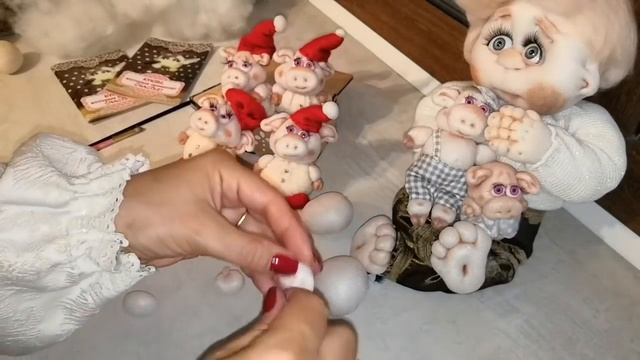 Новогодняя свинка из капрона! Мастер класс. смотреть онлайн
