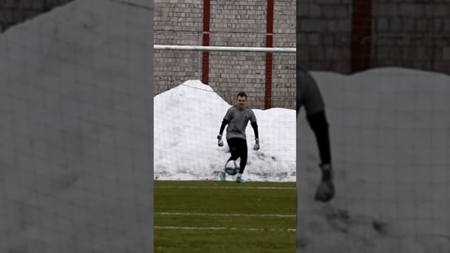 ВРАТАРЬ БОИТСЯ МЯЧА смотреть онлайн