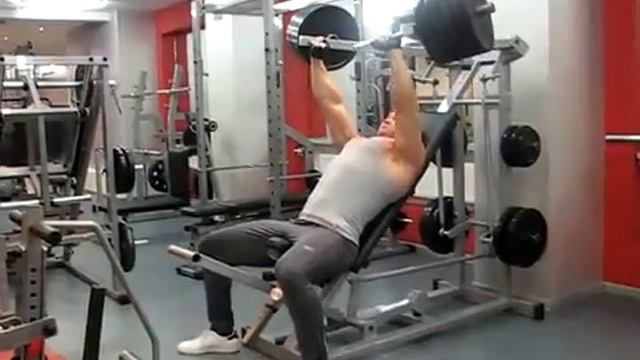 №5 Жим для груди 200 килограммов, 450 lbs Machine Incline Bench Press смотреть онлайн