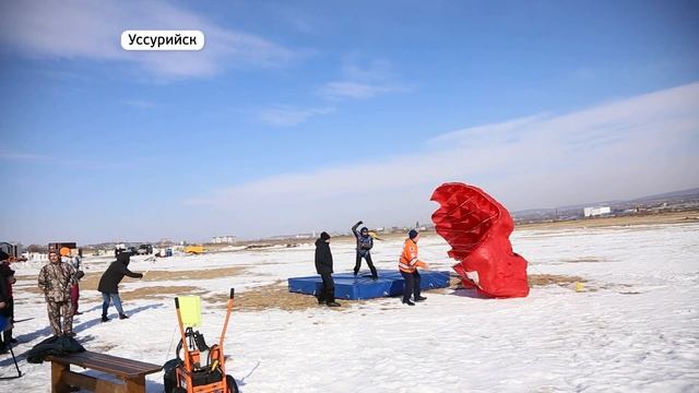 Параски: парашютисты поразили зрителей смелостью и ловкостью смотреть онлайн
