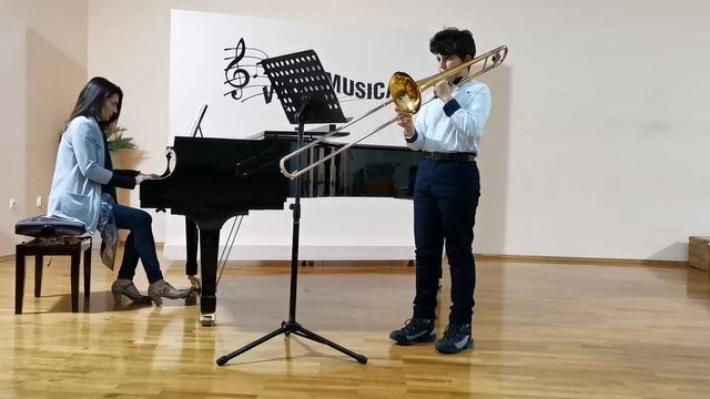Uroš Lakić-T.Morley:Now is the month of Maying(Prelude) смотреть онлайн