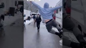 Поющий Керем Бюрсин - это надо видеть!