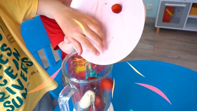 Ронен и Райан готовят коктейль мороженное смотреть онлайн