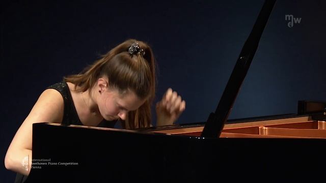 Sophie Druml: Ludwig van Beethoven (1770-1827) 12 Variationen „Das Waldmädchen“ in A-Dur, WoO 71 смотреть онлайн