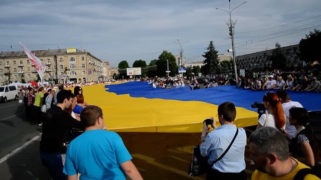 Самый большой флаг в Черкассах смотреть онлайн