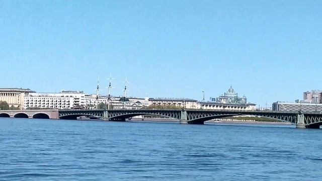 Люблю тебя, Петра творенье, Люблю твой строгий, стройный вид, Невы державное теченье, .. смотреть онлайн