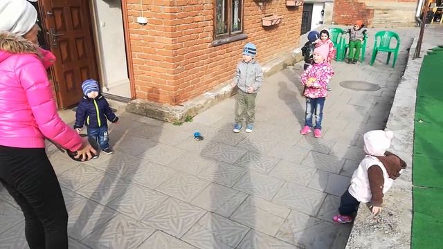 Позитивия 01 04 2019 Детская игра на улице воспитатель Наира Папян смотреть онлайн