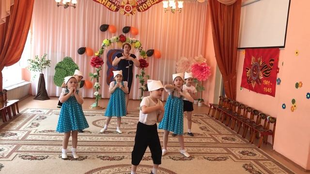 Танец "Белые панамки" Подготовительная группа №5 смотреть онлайн