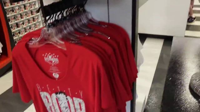 Betty Boop Merch at Universal Orlando & Islands of Adventure | Betty Boop Shop Toon Lagoon смотреть онлайн