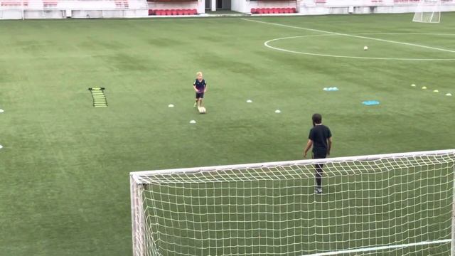 Футбол - Ярослав ( 10 лет), утренняя тренировка смотреть онлайн