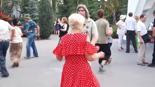 ?СВЕРКАЮТ КРАСКИ ???ЯРКОЙ ВЕЧЕРИНКИ??? смотреть онлайн