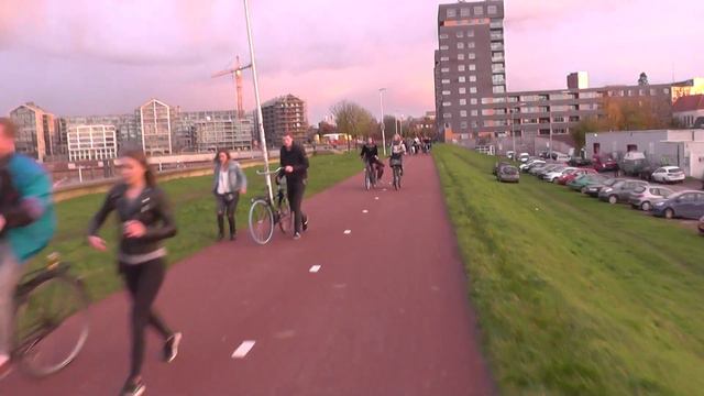 1000 людей мне на встречу! Откуда они? Доброе видео! Неймеген, Nijmegen. Нидерланды (Netherlands). смотреть онлайн