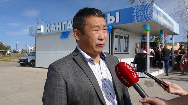 В микрорайоне Кангалассы открылась теплая остановка. смотреть онлайн