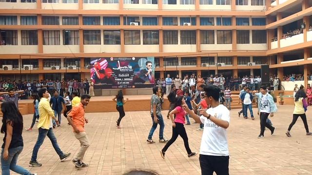 Flash Mob AURA'16 GIT Belgaum смотреть онлайн