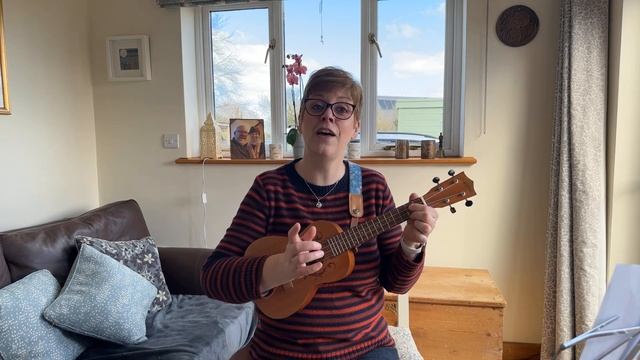 Moon River Tutorial and Play Along смотреть онлайн