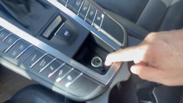 2015 Porsche Cayenne Turbo in Sapphire Blue смотреть онлайн
