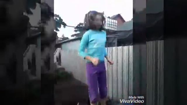 Уроки упражнений на батуте ///первое видео/// смотреть онлайн