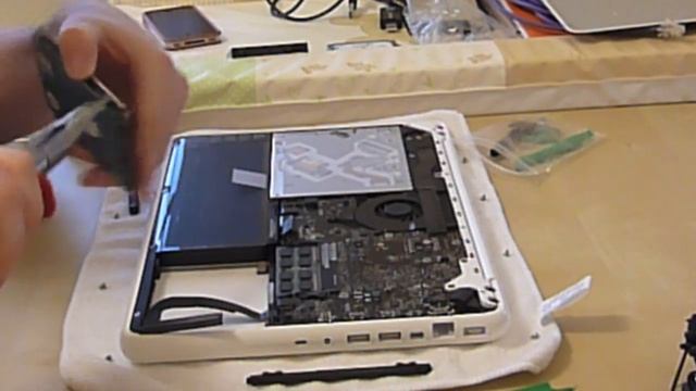 How To Upgrade White Unibody MacBook Fro HDD To SSD
