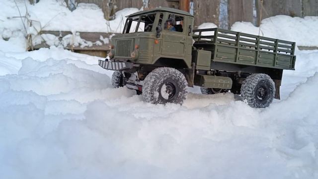 Легенды на снежном бездорожье. RC ГАЗ 66 против RC ЗиЛ 157. RC GAZ 66 vs ZIL 157 1/16 snow off road смотреть онлайн