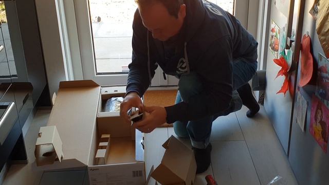 Unboxing Review: Dyson Cyclone V10 Absolute смотреть онлайн