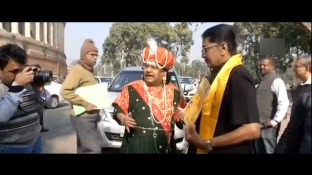 TDP MP dresses up as Kattabrahmana, demands special status for AP смотреть онлайн