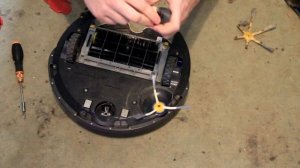 Замена фильтров и щеток на роботе-пылесосе iRobot Roomba