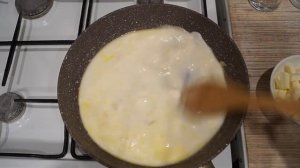 Сметанный соус с сыром и чесноком! пальчики оближешь!!!