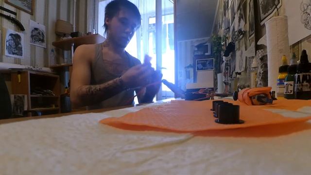 Татуировка на ноге.Cover старого партака.первый сеанс . смотреть онлайн