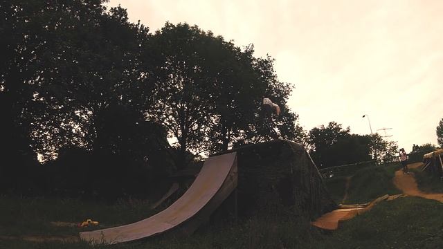 DIRT vs BMX RACE 2.0 | Tristan Botteram - Djeronimo Slots смотреть онлайн