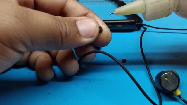 Realme Buds Wireless Pro Low Sound Fixed By Cleaning Earbuds Holes смотреть онлайн