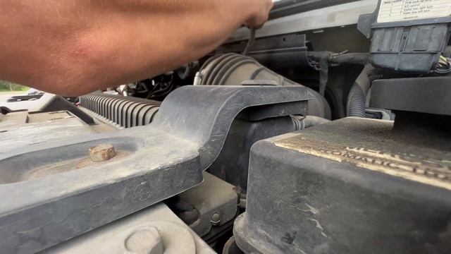 Ford Econoline E450 Replace Alternator + Battery | Box Truck Build смотреть онлайн