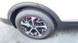 ✅  Kumho Crugen HP71 All-Season Tire - 235:60R18 107V ?