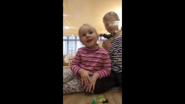 Серия 32. Аня делает Эве прическу из 40 резинок:) смотреть онлайн