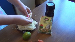 Том ям с курицей на пасте +соус+лайм+эноки